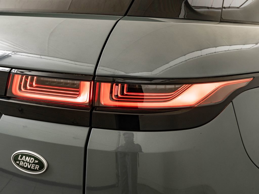 Used 2023 Gray Land Rover SE image 9
