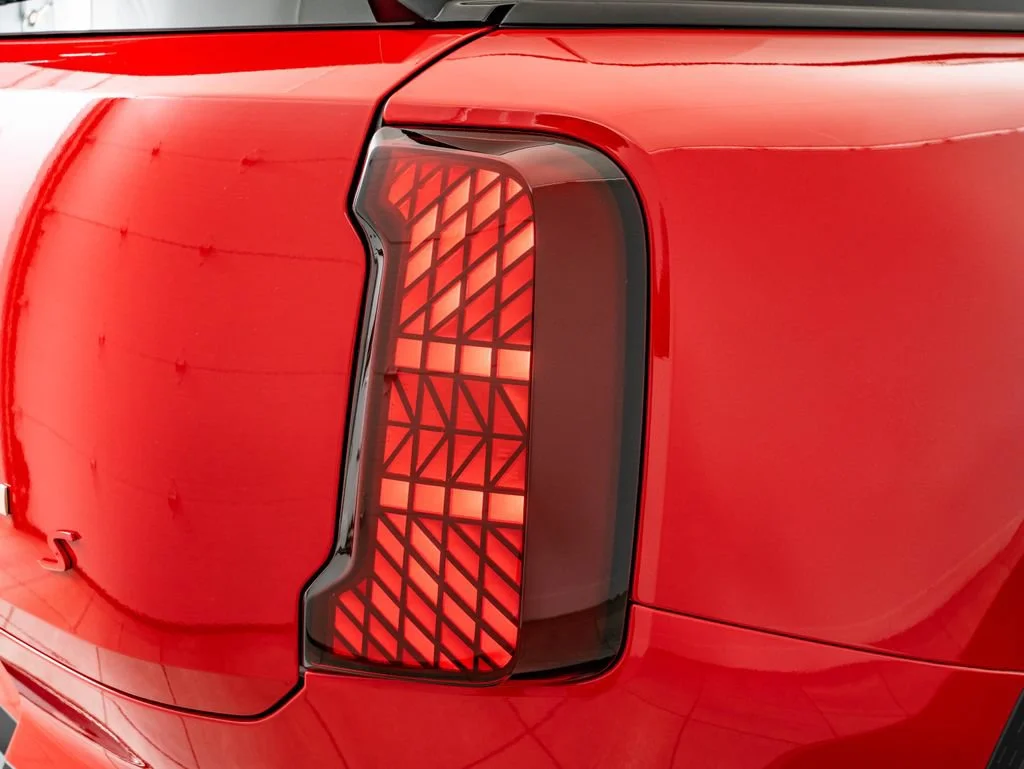 New 2027 Chili Red MINI Signature Plus image 9