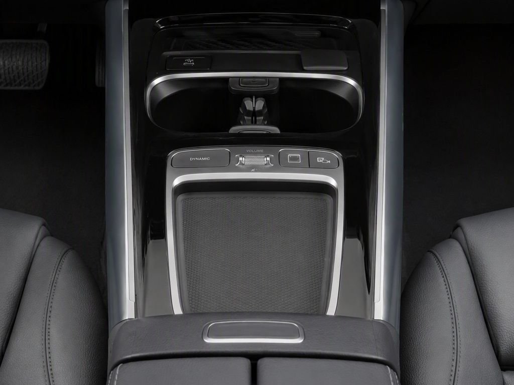 Used 2025  Mercedes-Benz GLA 250 image 28