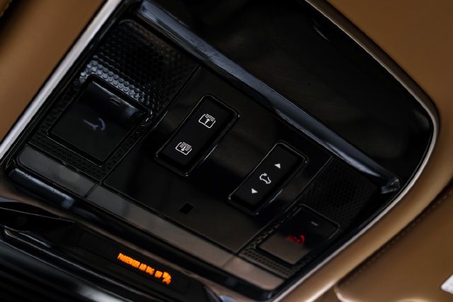 Used 2025 Gray Land Rover Autobiography image 34