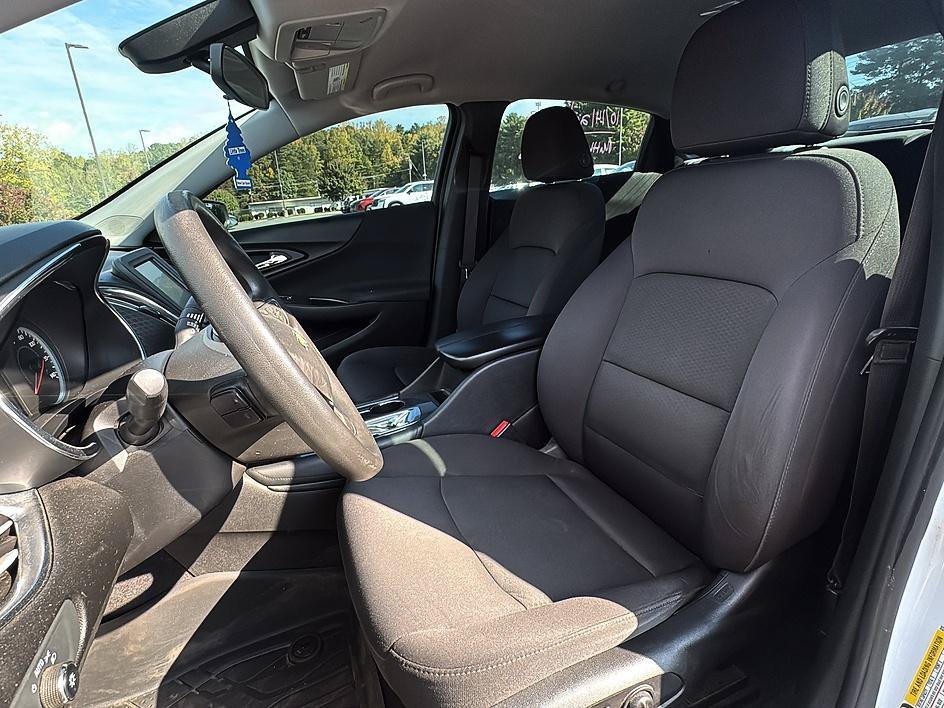 Used 2017 Summit White Chevrolet LT image 14