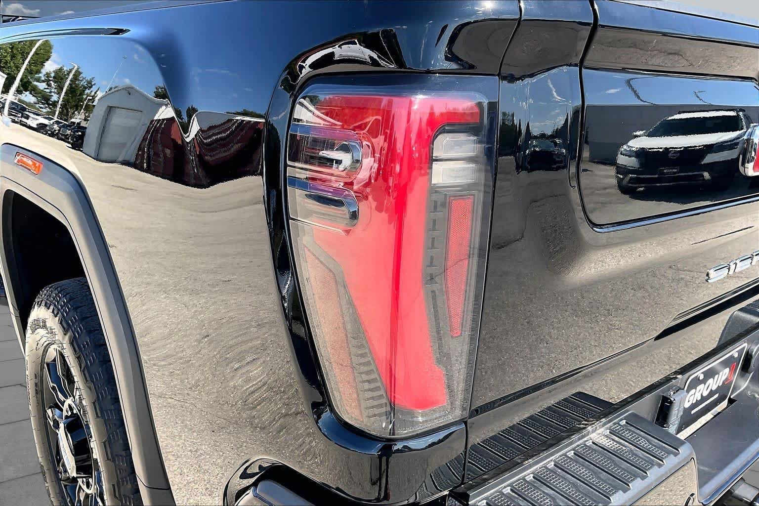 Used 2024 Onyx Black GMC AT4 image 29