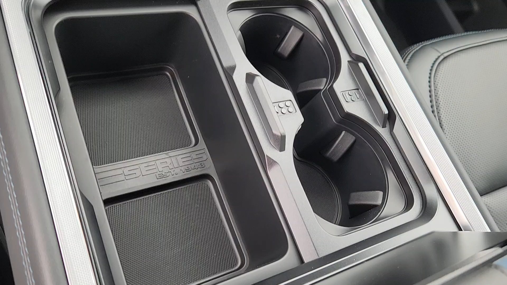 New 2026 Carbonized Gray Metallic Ford Platinum image 39
