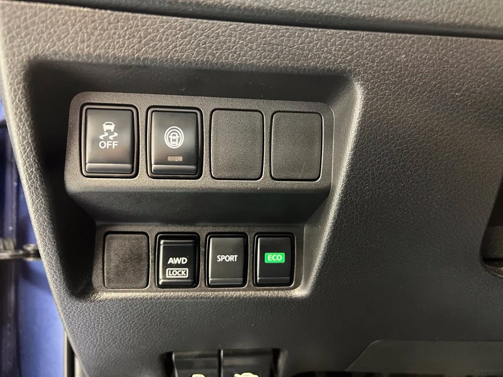 Used 2022 Blue Nissan S image 18