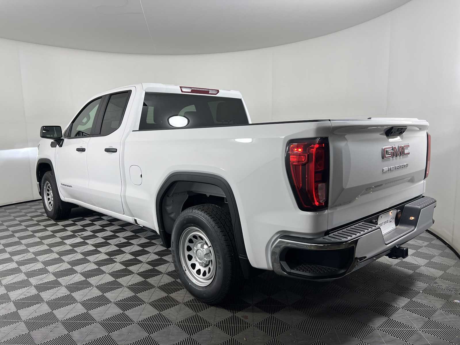 New 2026 Summit White GMC Pro image 4