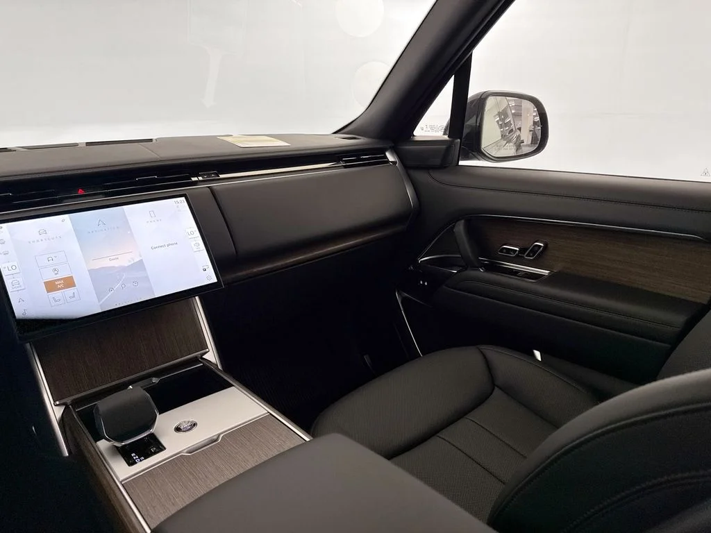 New 2026 British Racing Green Land Rover SE image 24