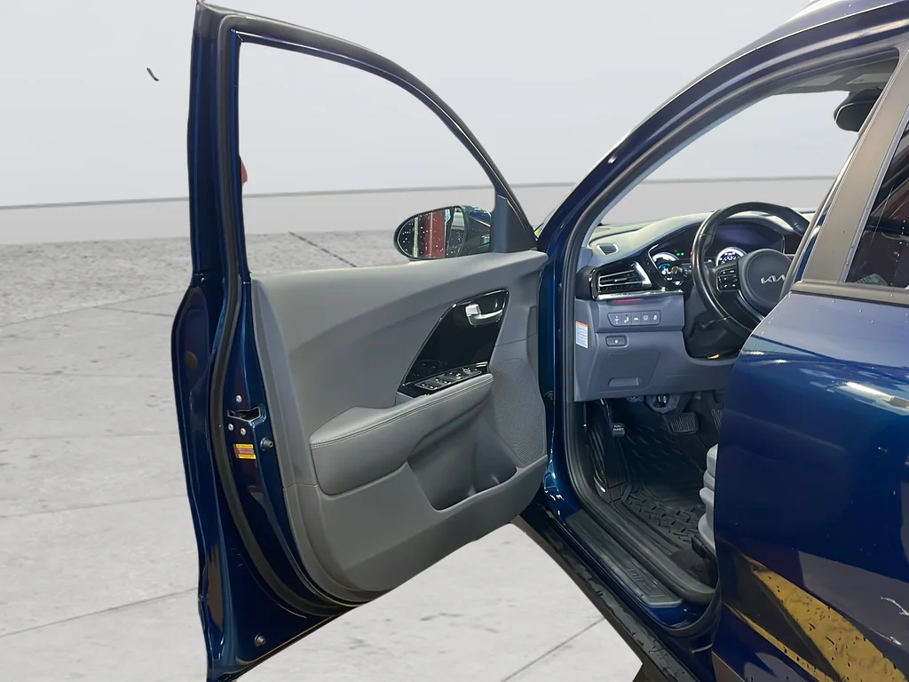Used 2022 Blue Kia LXS image 33