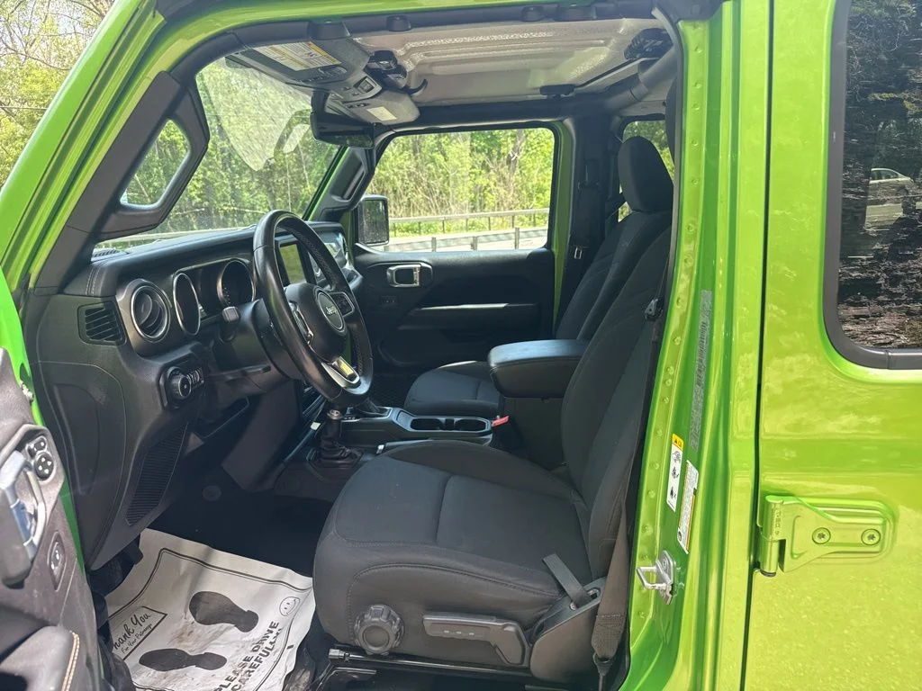 Used 2020 Green Jeep Unlimited Sahara image 13