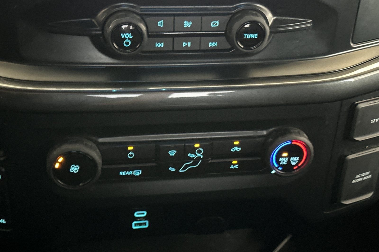 Used 2022 White Ford XL image 21