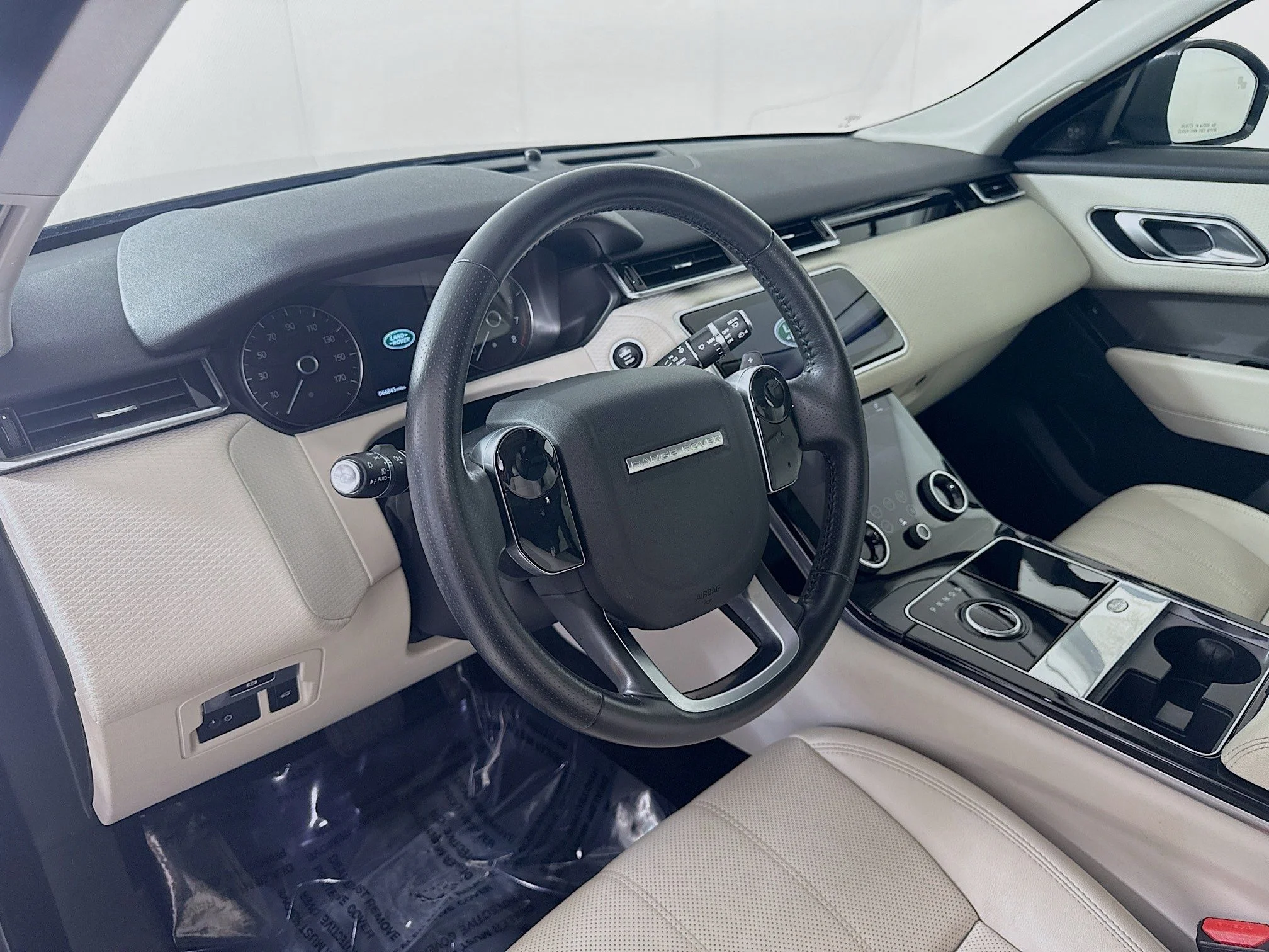 Used 2020 White Land Rover S image 4