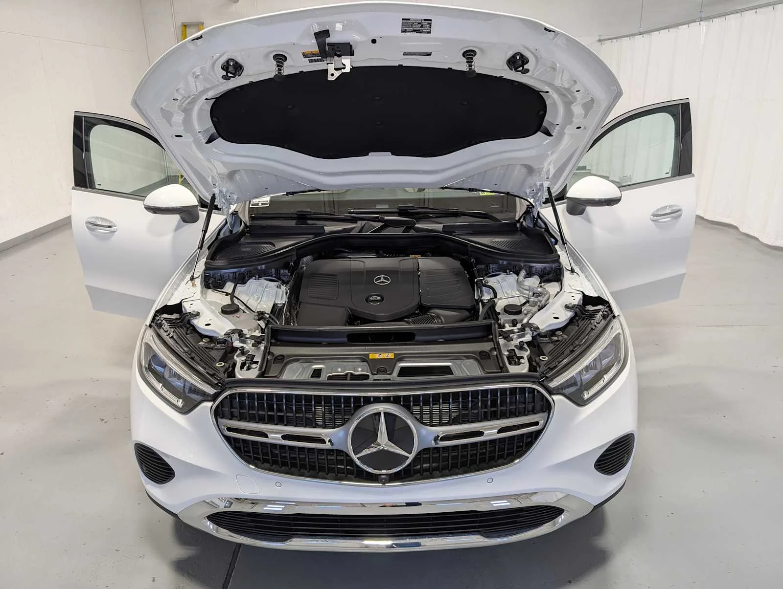 Certified Used 2026 Polar White Mercedes-Benz GLC 300 image 11