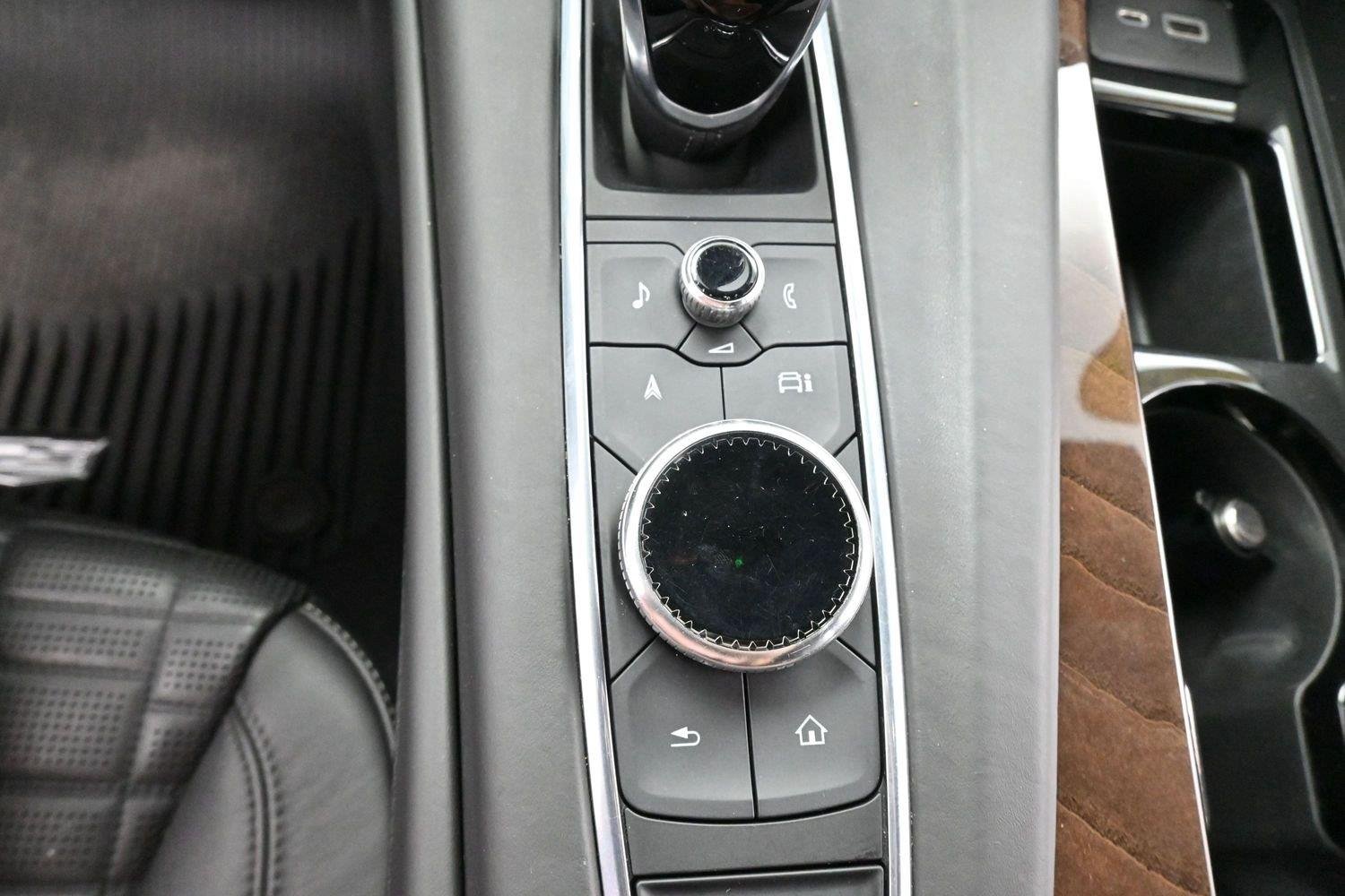 Used 2021 CRYSTAL WHITE TRICOAT Cadillac Sport Platinum image 28