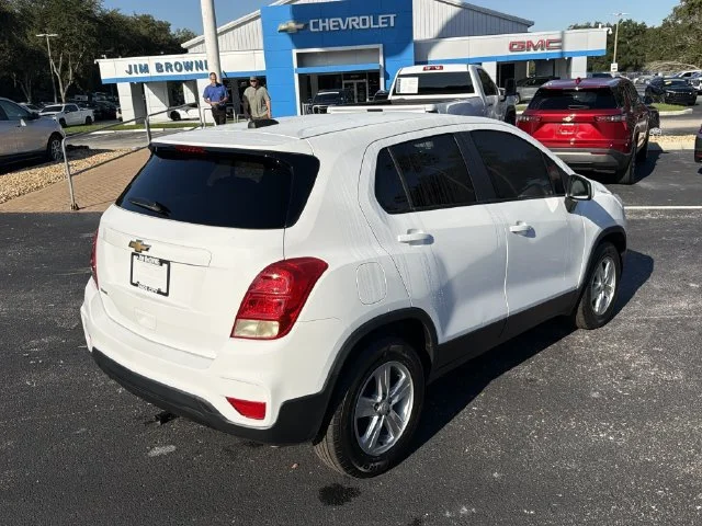 Used 2022 SUMMIT WHITE Chevrolet LS image 4