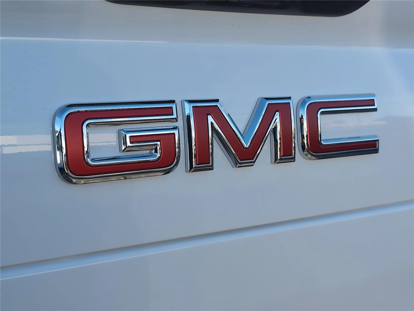 New 2026 Summit White GMC Elevation Standard Range image 10