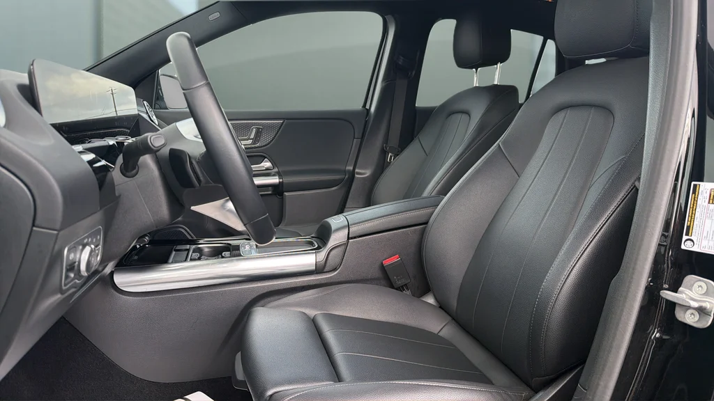Used 2025 Black Mercedes-Benz GLA 250 image 19