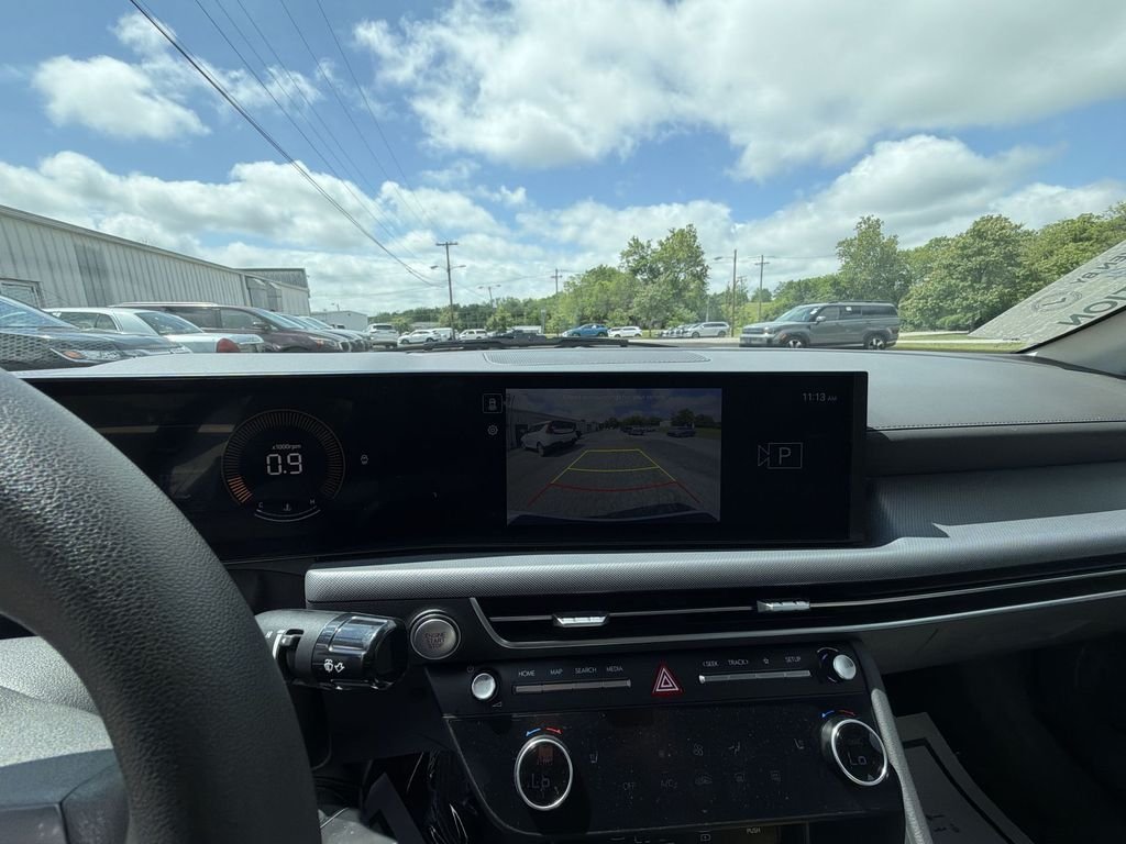 Used 2025 White Hyundai SEL image 17