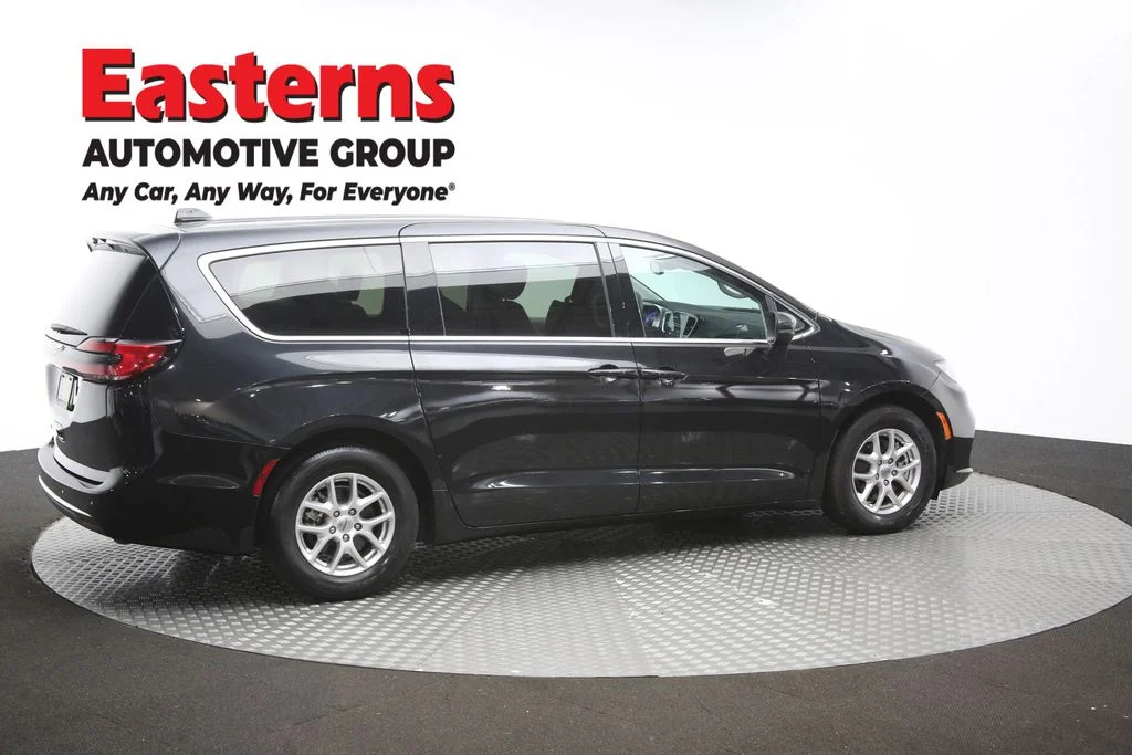 Used 2023 Black Chrysler Touring L image 43
