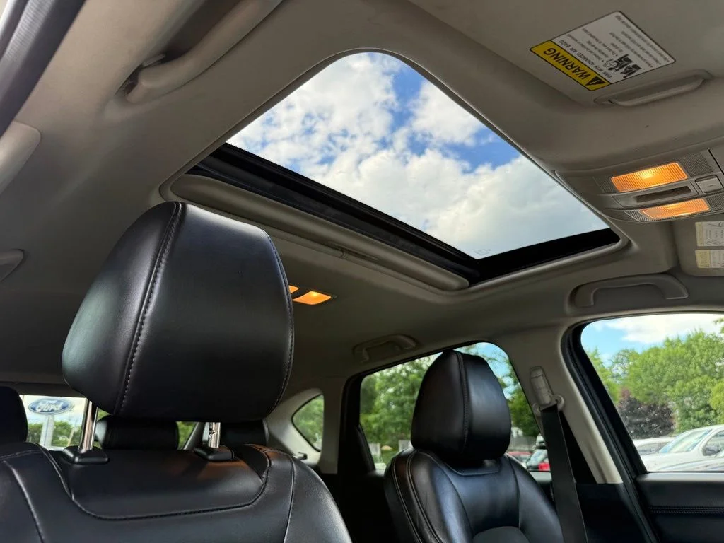 Used 2017 White Mazda Touring image 31