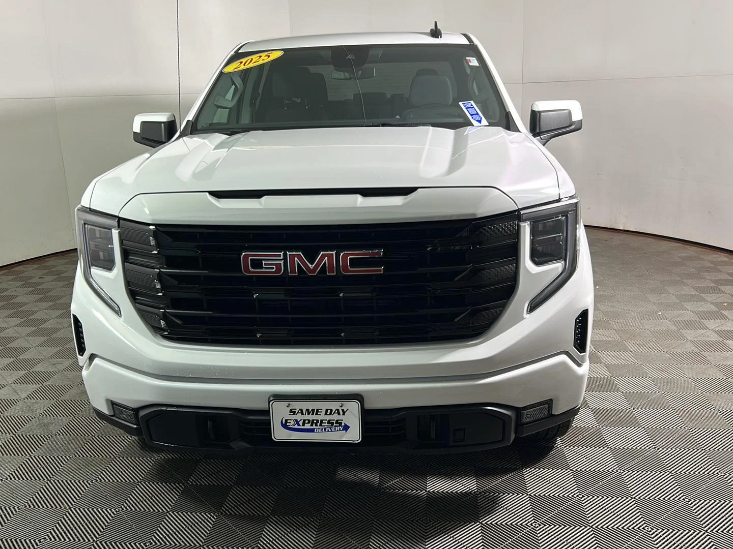 Used 2025 Summit White GMC Elevation image 11