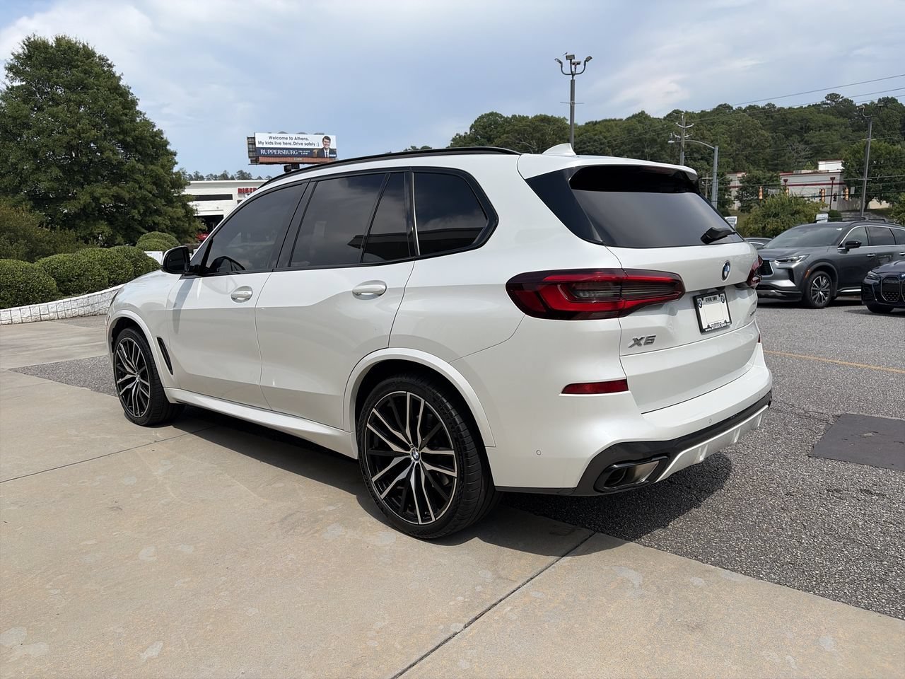 Used 2023 Mineral White Metallic BMW sDrive40i image 6