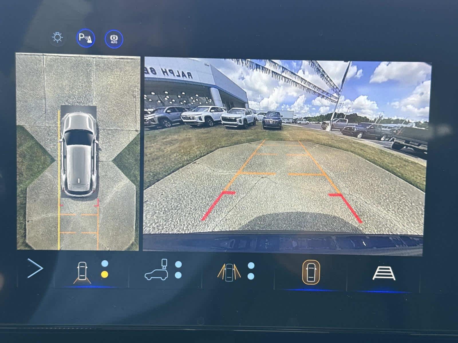 2027 Chevrolet Equinox LT - Photo 17