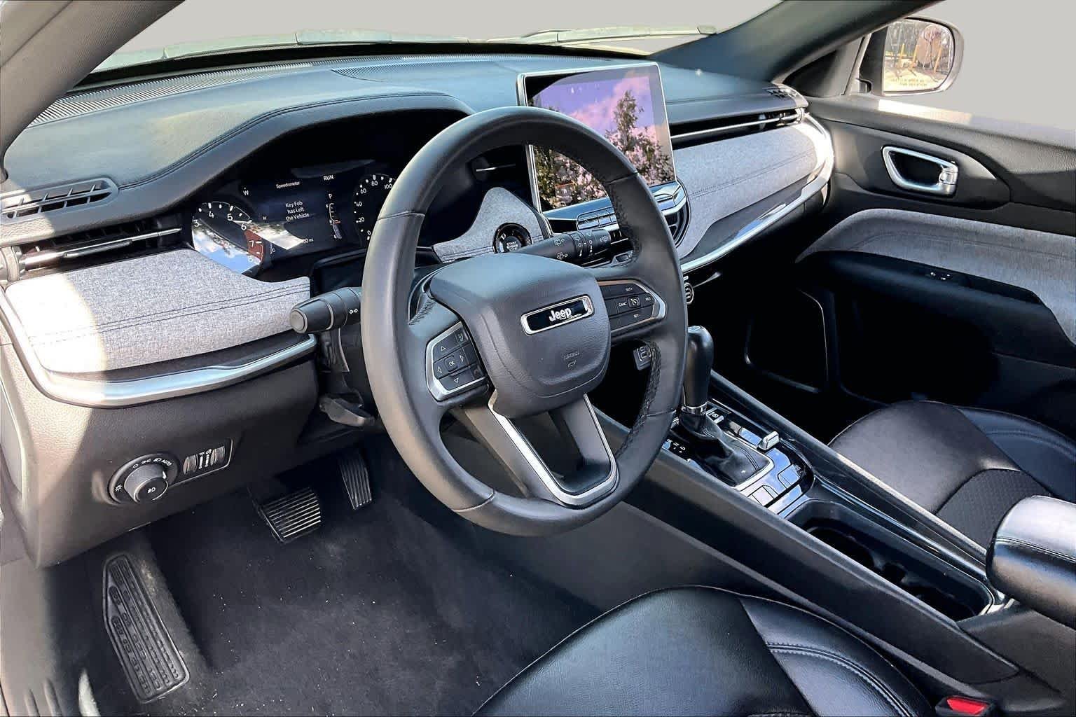 Used 2024 Bright White Clearcoat Jeep Latitude image 17