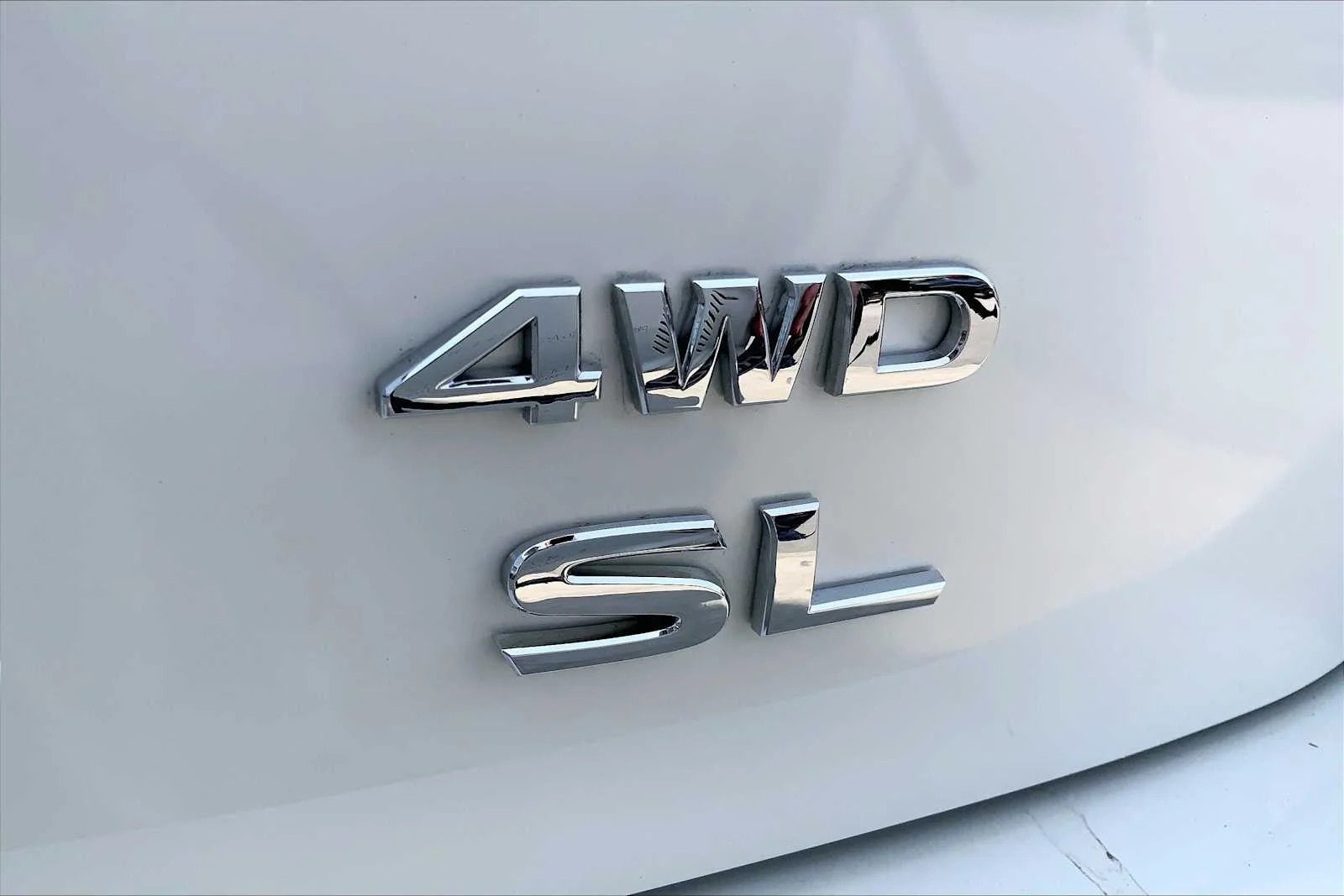 Used 2016 Pearl White Nissan SL image 9