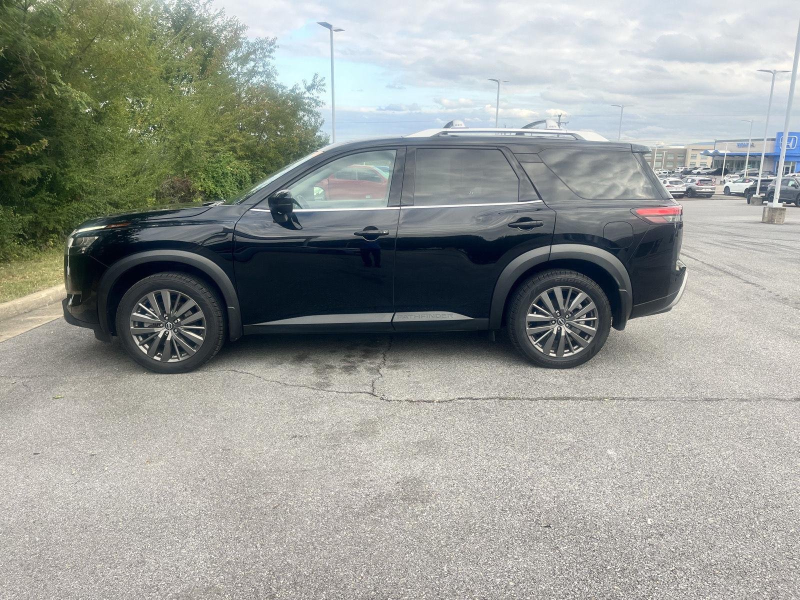 Used 2024 Super Black Nissan SL image 4