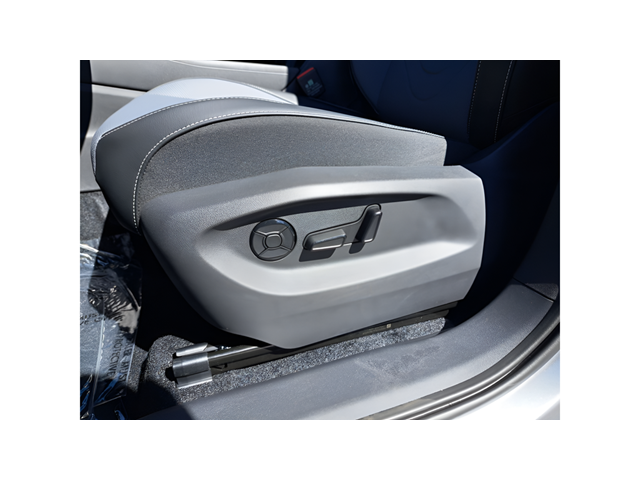 2025 Volkswagen Tiguan SE - Photo 34