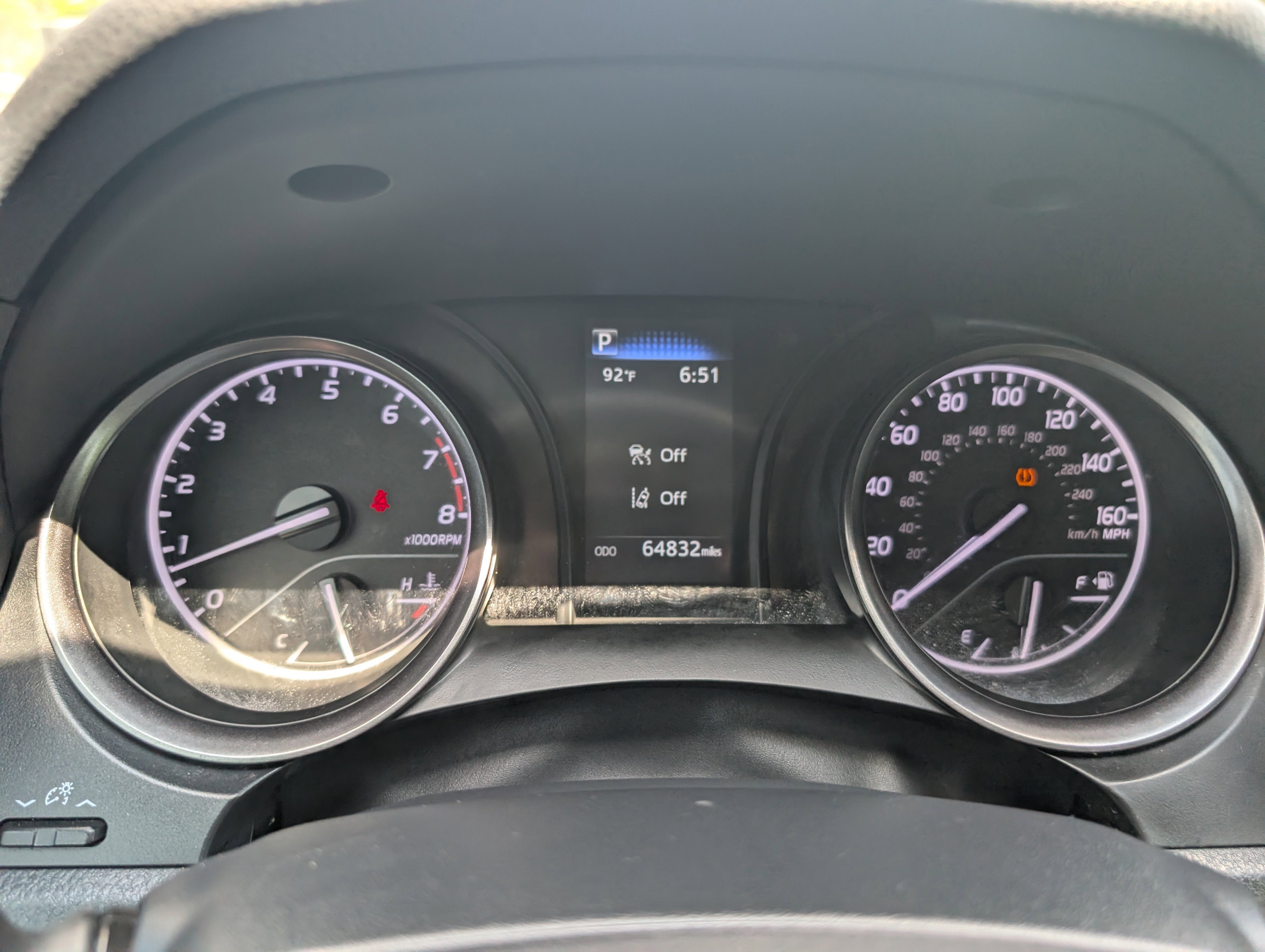 Used 2024 Ice Toyota SE image 16