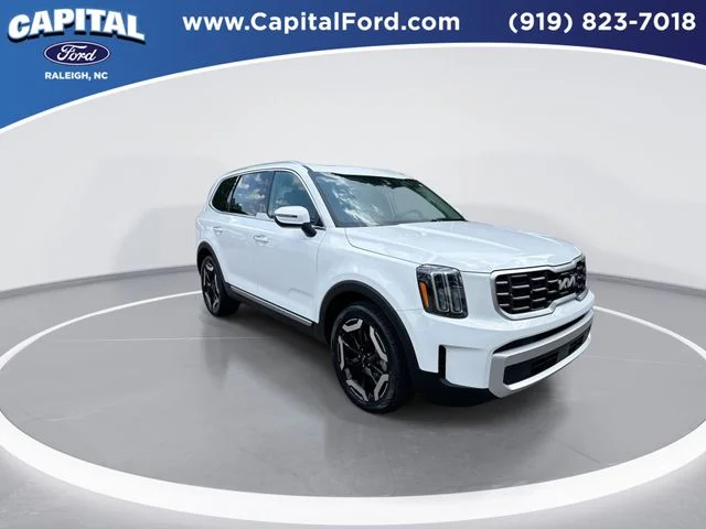 Used 2025 White Kia S image 2