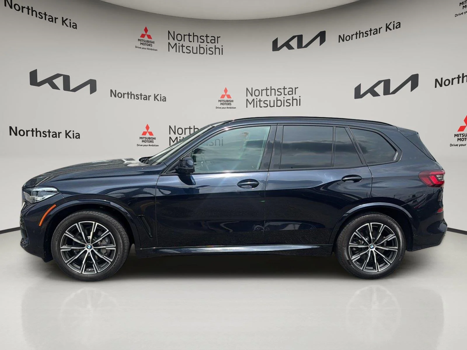 Used 2023 Carbon Black Metallic BMW xDrive40i image 3
