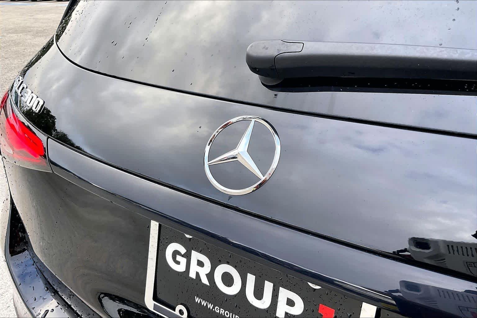 Used 2025 Black Mercedes-Benz GLC 300 image 30