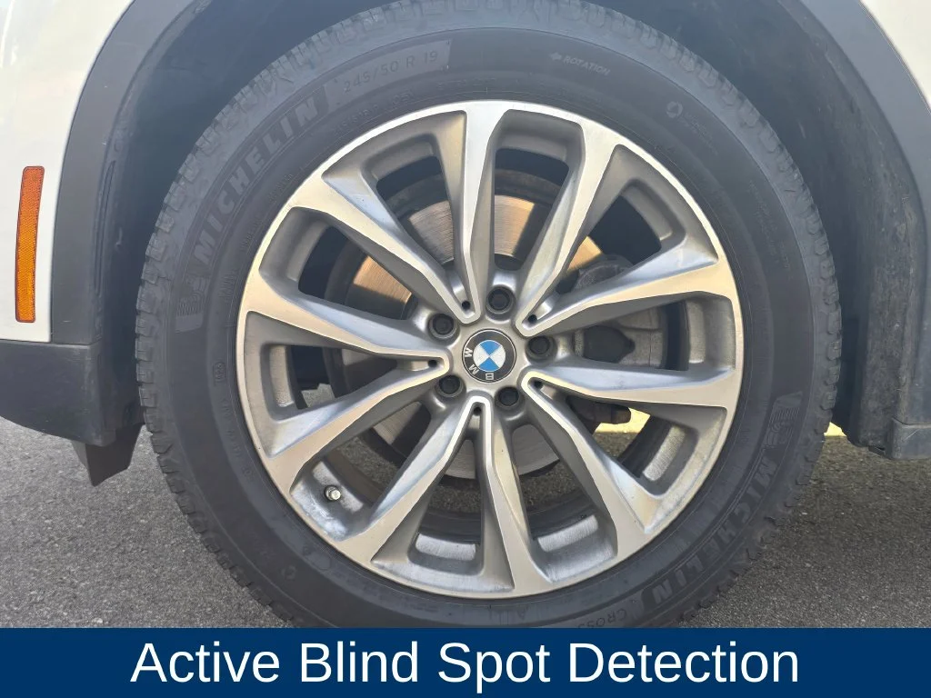 Used 2019 White BMW sDrive30i image 9