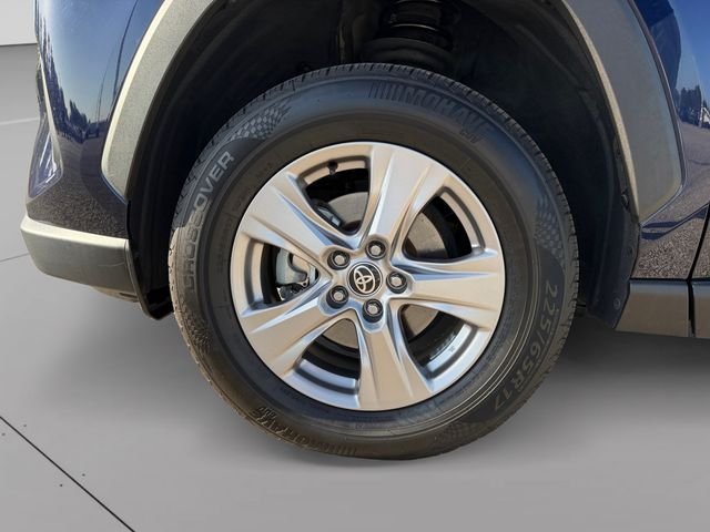 2023 Toyota RAV4 XLE - Photo 9