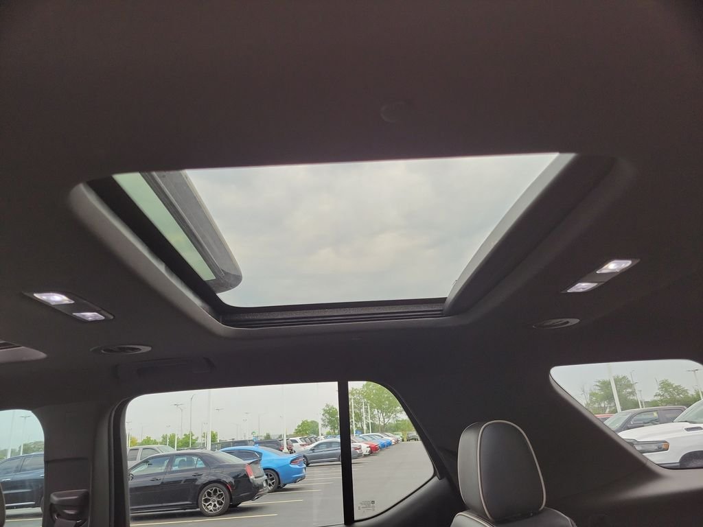 Used 2022 Black Chevrolet Premier image 14
