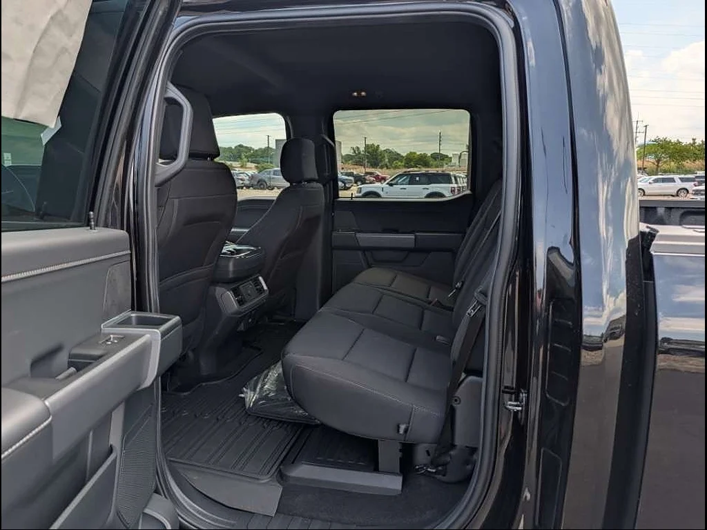 New 2026 Agate Black Metallic Ford XLT image 5