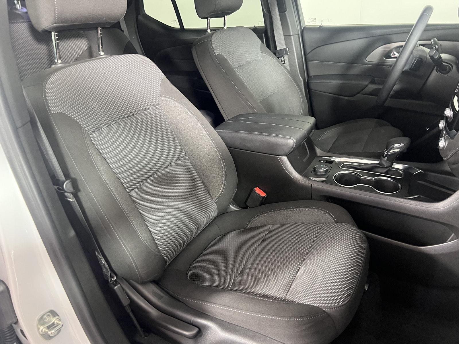 Used 2023 Iridescent Pearl Tricoat Chevrolet LT Cloth image 34