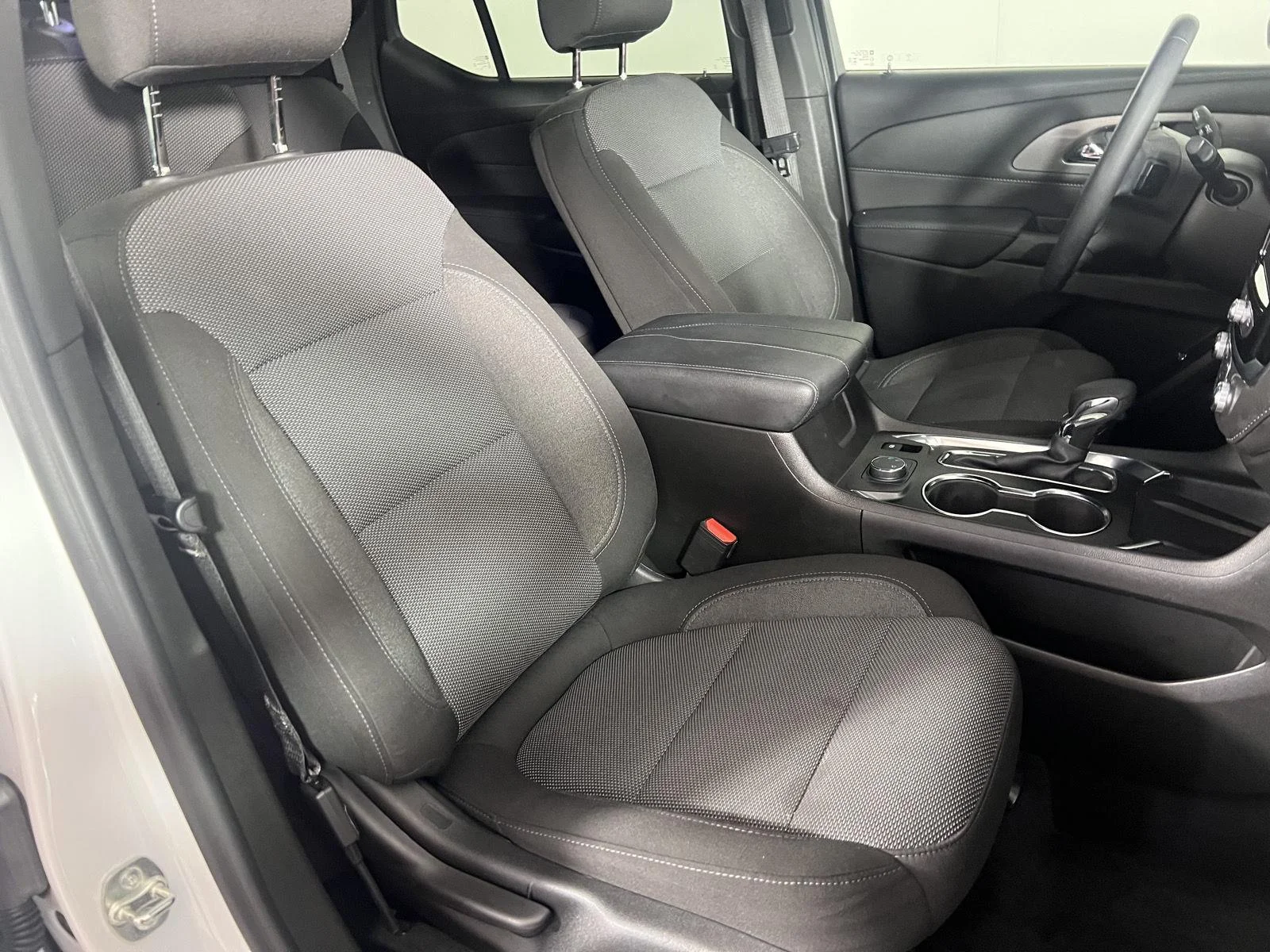 Used 2023 Iridescent Pearl Tricoat Chevrolet LT Cloth image 34