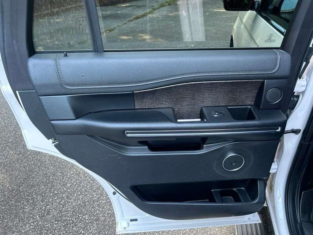 Used 2019  Ford Limited image 26