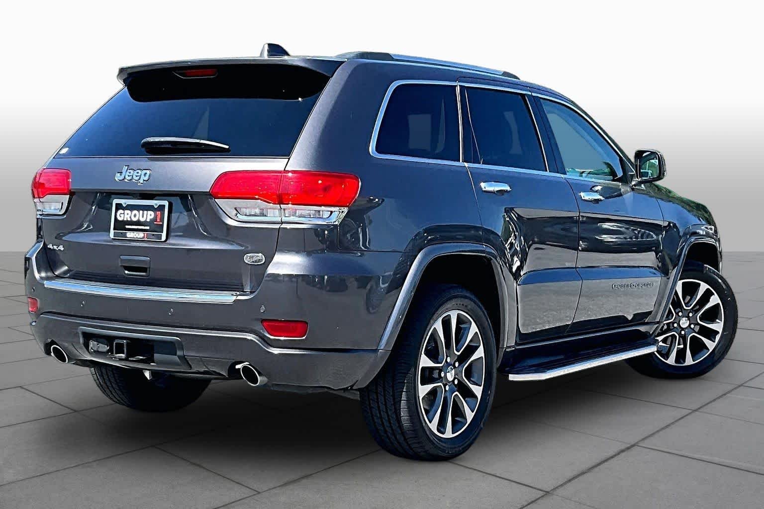 Used 2017 Granite Crystal Metallic Clearcoat Jeep Overland image 13