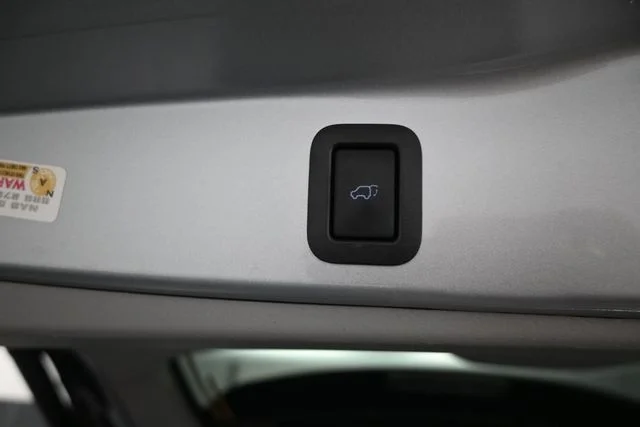 Used 2017 Silver Toyota XLE image 10