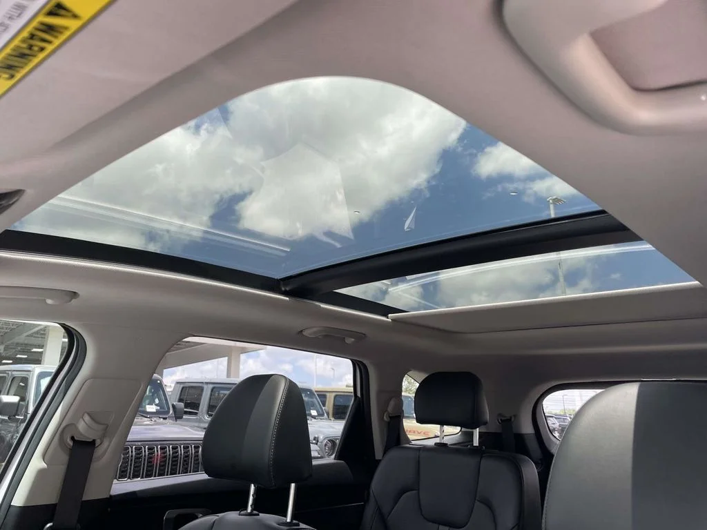 Used 2025 White Kia EX image 28