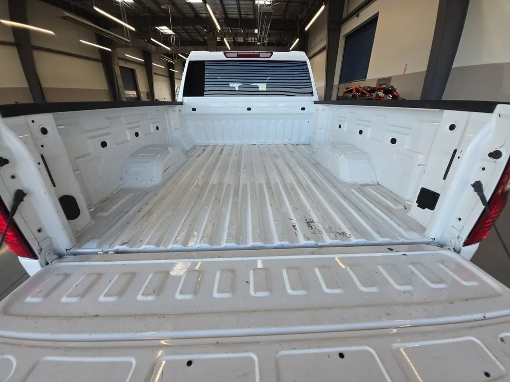 Used 2025 Summit White Chevrolet LT image 17