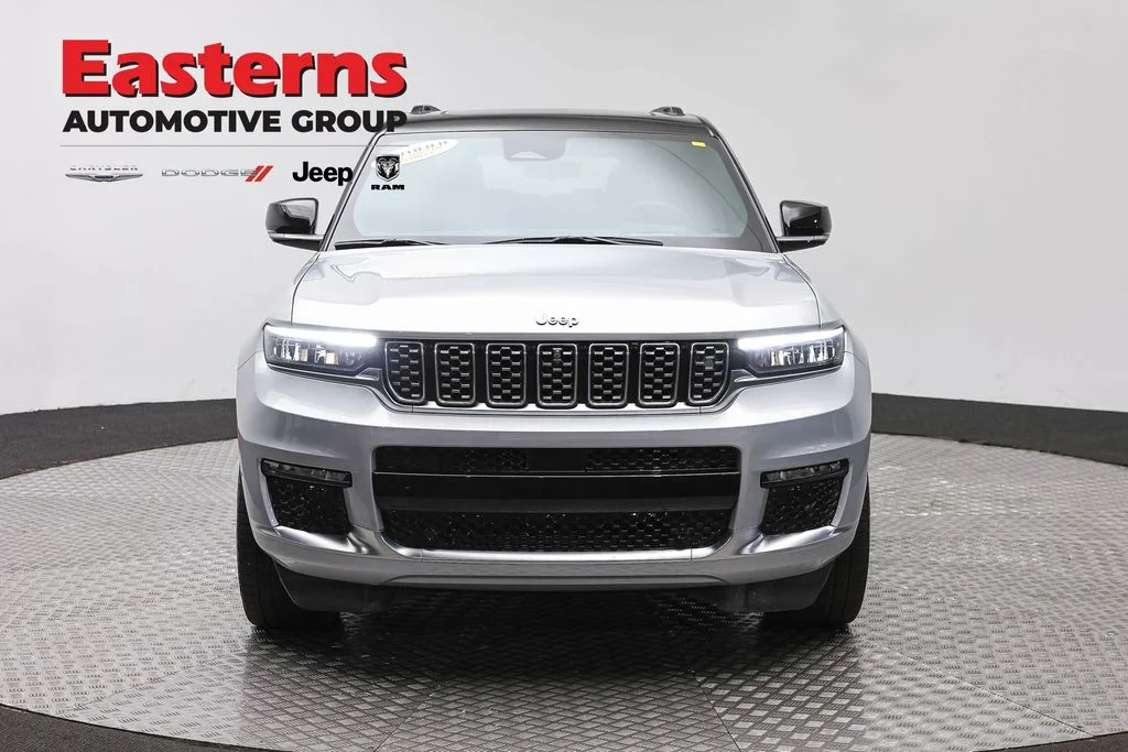 Used 2024 Silver Jeep Summit image 2