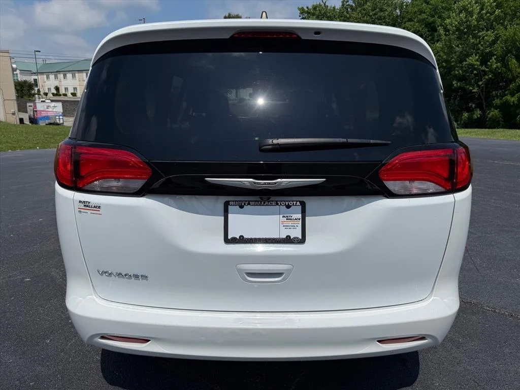 Used 2023 Bright White Clearcoat Chrysler LX image 6