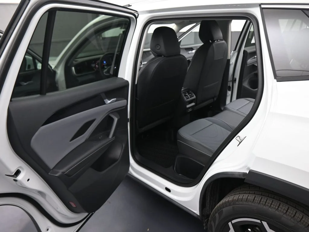 2026 Volkswagen Tiguan SE - Photo 39