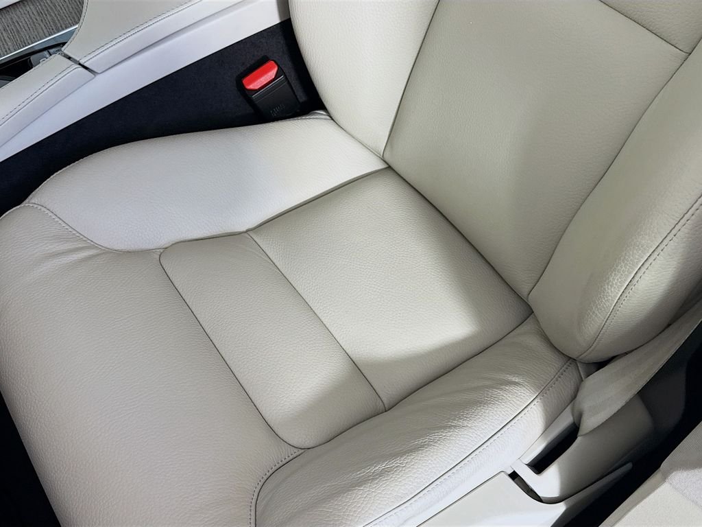 Used 2024 White Volvo T8 Plus Bright Theme 7 Passenger image 20