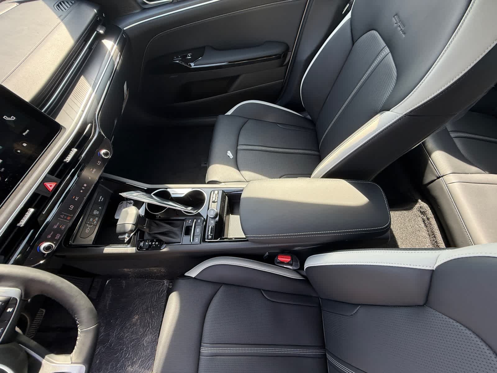 New 2026 Snow White Pearl Kia GT-Line image 18