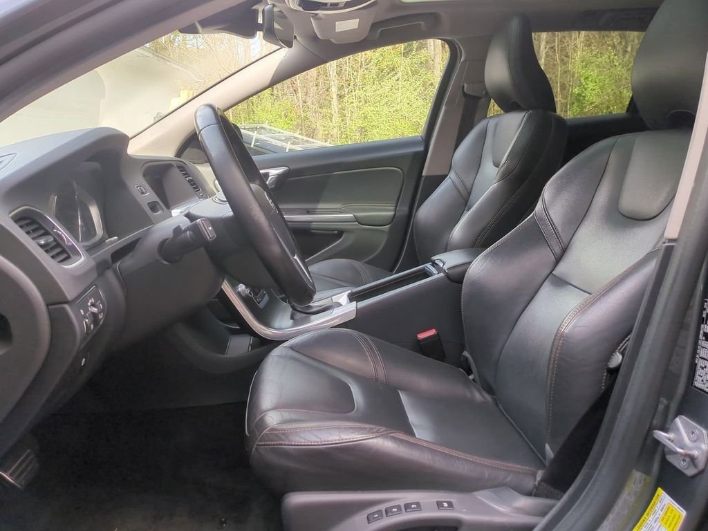 Used 2016 Gray Volvo T5 image 22